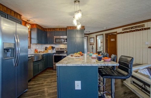 Edray Ski Chalet | Chalet @ Snowshoe,Kings,Hot Tub,Western Views