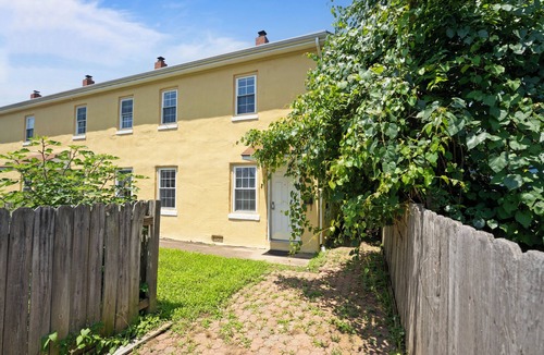 Old Town Fredericksburg Apartment | Charming 1-bedroom apartment with WiFi and AC in Fredericksburg