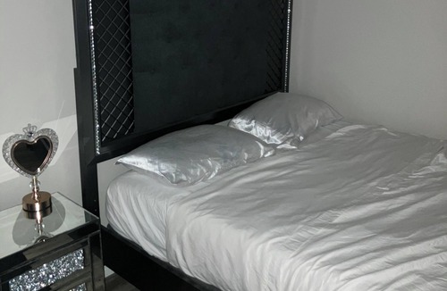 Hollywood Apartment | Charming 1-bedroom apartment with AC in lively Hollywood