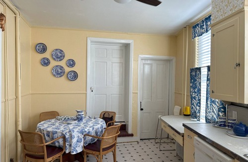 Elkton Apartment | Charming 1-bedroom apartment in the historic Mitchell House built in 1969.