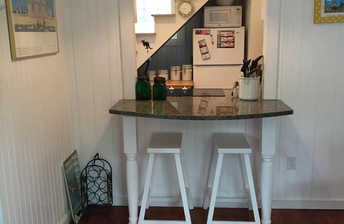 West Hyannisport Cottage | Charming 1 Bedroom Cottage Close To Beautiful Craigville Beach