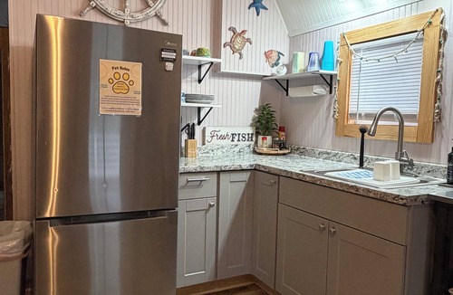 Ocracoke Cottage | Charming 1 Bedroom Cottage & Loft, 1 Queen bed & Sleeping Loft w/2 Twins