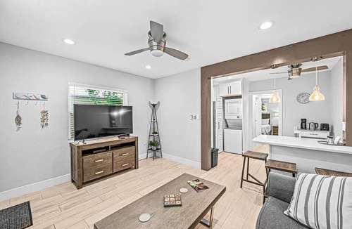 East Ocean Ave House | Charming 1-bedroom house near the sandy beaches