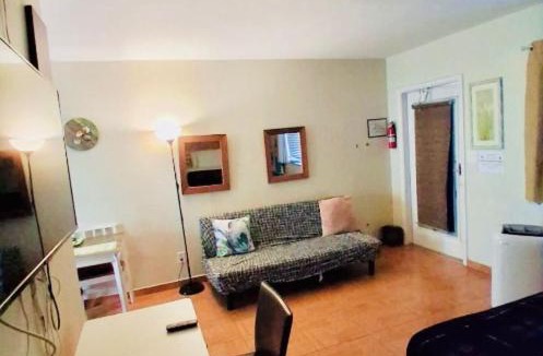 Downtown Hollywood Apartment | Charming 1BR Hollywood Studio with Garden and BBQ