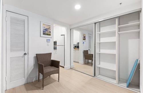 Victoria Park Apartment | Charming 1BR Retreat in Victoria Park Near Beach