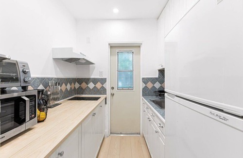 Victoria Park Apartment | Charming 1BR Retreat in Victoria Park Near Beach