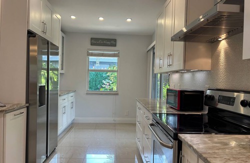 Deerfield Beach House | Charming 2-bedroom house with gorgeous patio garden