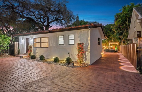 Colee Hammock Apartment | Charming 2-bedroom apartment in Fort Lauderdale
