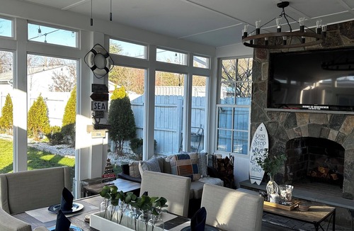 Issue Cottage | Charming 2-bedroom cottage w/Private yard 3 block From the Beach!