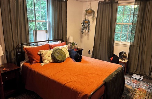 Bowling Green House | Charming 2-bedroom house in Bowling Green with AC