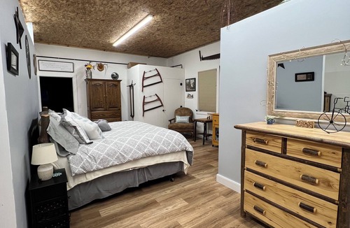 Town of Macomb Apartment | Charming 2-bedroom apartment with AC, WiFi in pleasant De Peyster