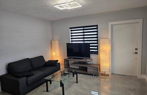 Royal Poinciana Apartment | Charming 2-bedroom apartment in terrific Hollywood with AC, WiFi