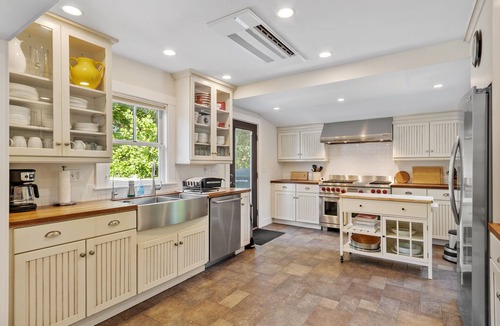 Rockport Apartment | Charming 2-bedroom apartment in serene Rockport neighborhood
