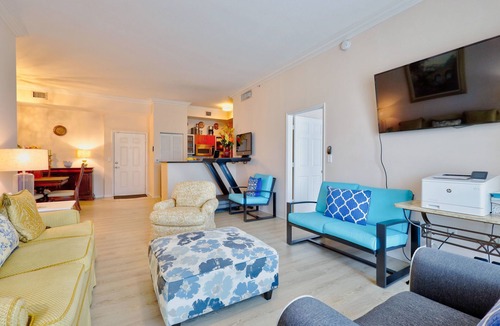 East Ocean Ave Apartment | Charming 2-bedroom apartment with AC, fitness room in brilliant Lantana