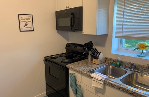 Petersburg House | Charming 2-bedroom Boho Chic house with AC and WiFi in Petersburg