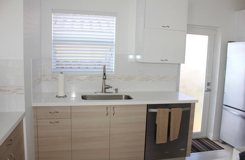 Hollywood House | Charming 2 Bedroom Beach Home w Gated Private Yard