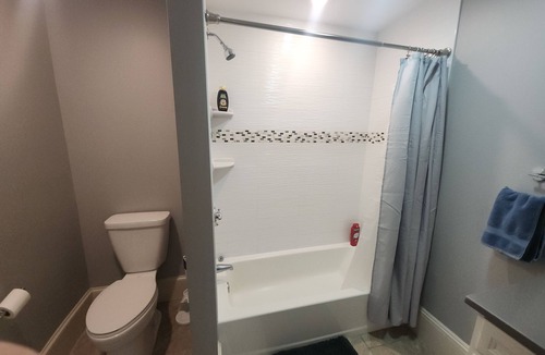 Harbor View - Orient Heights Condo | Charming 2-bedroom condo minutes from airport Boston with WiFi, AC, and laundry