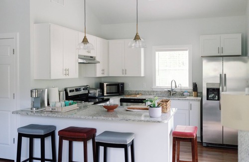 Ogden House | Charming 2-bedroom Guesthouse with WiFi, AC in fabulous Wilmington