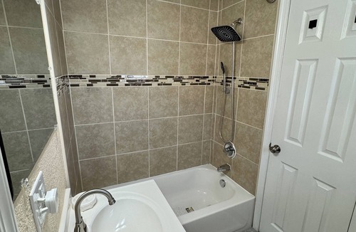 Portsmouth House | Charming 2-bedroom house in fabulous Portsmouth with WiFi, AC