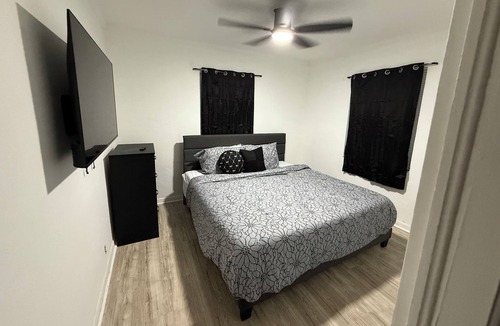 West Park House | Charming 2-bedroom house with WiFi, AC in enjoyable West Park