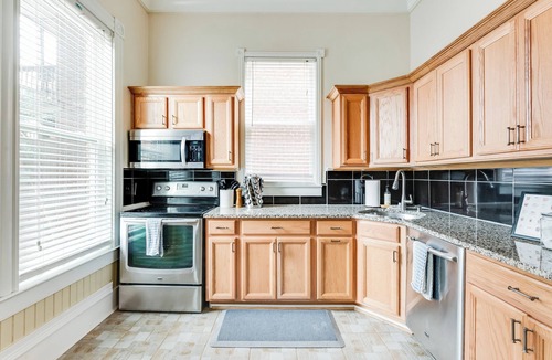 Fan District House | Charming 2-bedroom house with WiFi, AC, & Patio in the heart of Richmond!