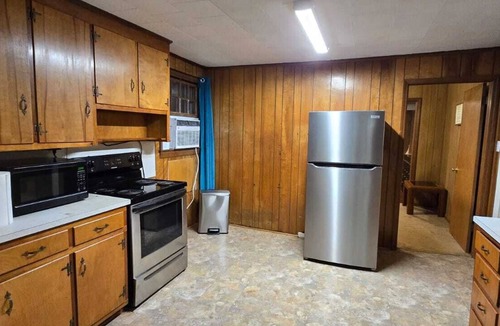 Ridgeway Cottage | Charming 2-bedroom house with WiFi is a cozy place