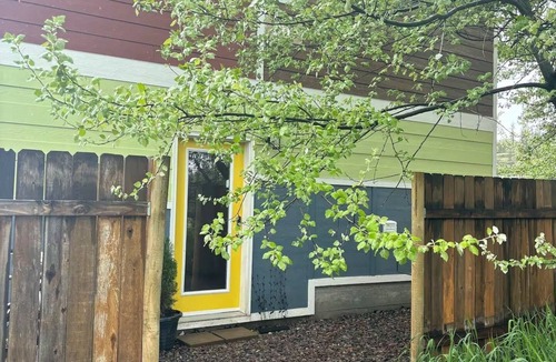 Somers House | Charming 2-bedroom house in beautiful Somers with AC