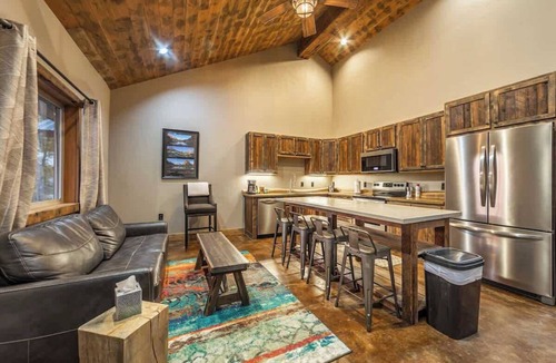Coram Condo | Charming 2bd/1ba (K&Q) Glacier Escape 7 mi to GNP