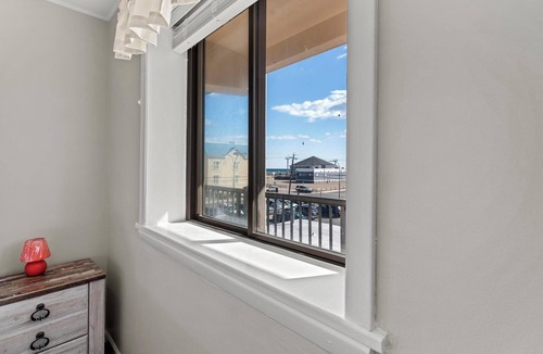 Seaside Heights Apartment | Charming 2bedroom ocean view beach front condo in Seaside Hts w pool, AC, WiFi