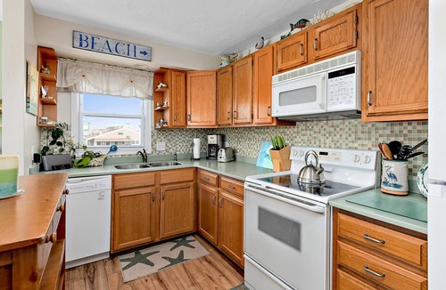 Ocean City Condo | Charming 2BR 2BA Direct Bayfront Unit. Enjoy the Best Fishing & Sunsets here.