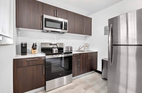 Poinciana Park Apartment | Charming 2BR Near Beach, Airport & Las Olas