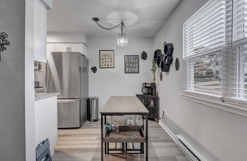 Bayview Condo | Charming 2BR Norfolk Home 2 blocks from Beach