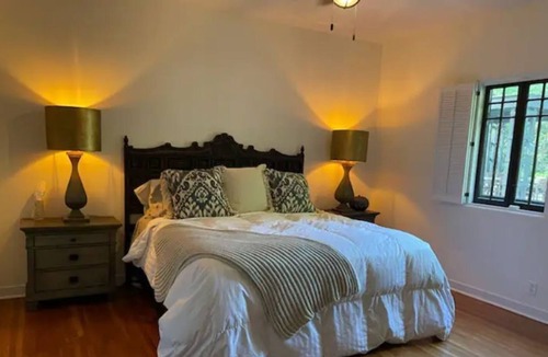 Jackson House | Charming 3 bed 2 bath w/Pool
