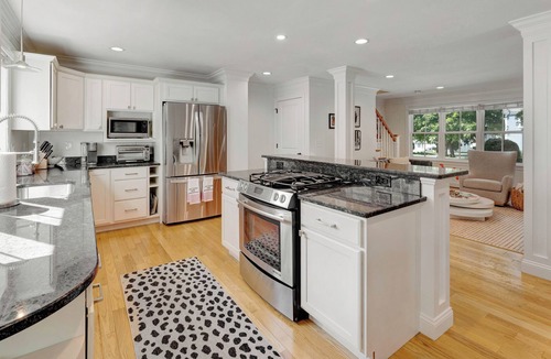 Andover House | Charming 3-bed townhome Perfect for Families and School Visits Near Downtown