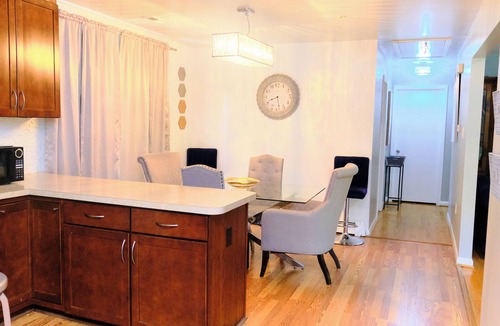Bowie House | Charming 3 bedroom. 6 bed house, Peaceful, overlooking nature, Great for groups!