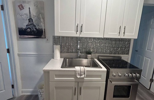 Highland Garden Apartment | Charming 3-bedroom apartment in beautiful Hollywood with Hot Tub