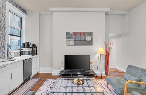 Midtown Apartment | Charming 3-bedroom apartment in brilliant New York with WiFi, AC