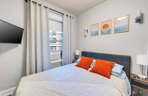 Midtown Apartment | Charming 3-bedroom apartment in brilliant New York with WiFi, AC