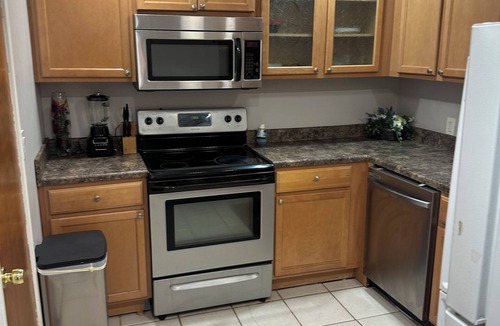 Canton Apartment | Charming 3-bedroom apartment with AC and back deck in Canton