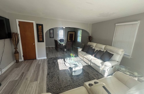 Canton Apartment | Charming 3-bedroom apartment with AC and back deck in Canton