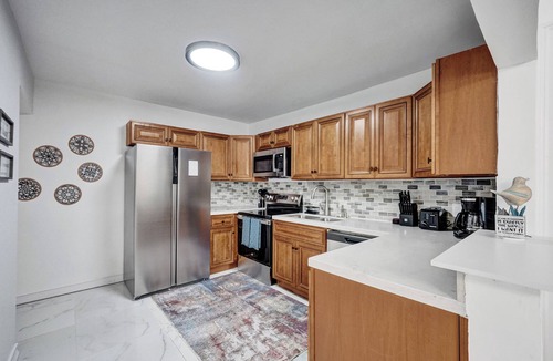 Parkside Apartment | Charming 3 bedroom getaway house in Hollywood