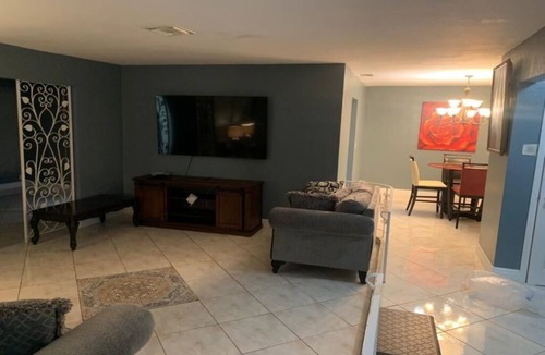 Lauderhill House | Charming 3-bedroom house with AC and WiFi in lovely Lauderhill
