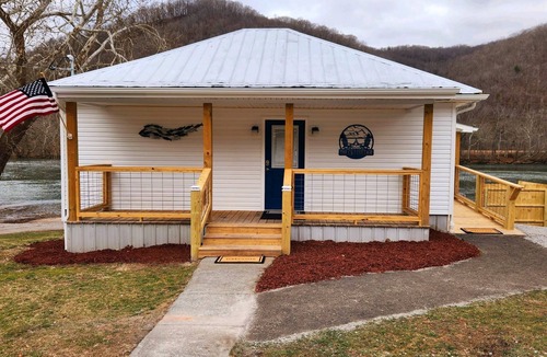 Meadow Bridge House | Charming 3 bedroom home on the New River