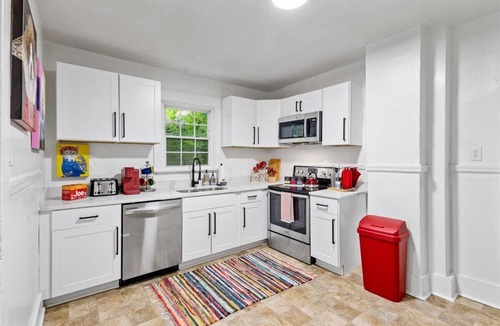 North Chesterfield House | Charming 3-bedroom house with WiFi and AC in welcoming Richmond