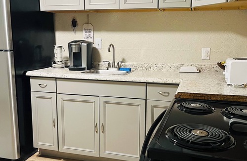 Olde Huntersville House | Charming 3-bedroom house with WiFi and AC in Norfolk