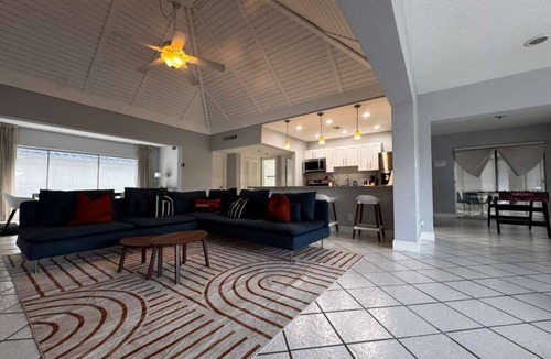Tamarac House | Charming 3-bedroom house in Tamarac. Minutes from Hardrock, Beaches, & Shopping