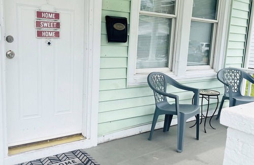 Olde Huntersville House | Charming 3-bedroom house with WiFi and AC in Norfolk