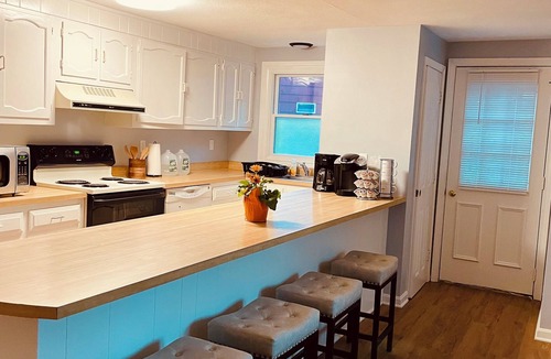 Marblehead House | Charming 3-bedroom townhome in Marblehead 3 miles to Salem 14 miles to Boston