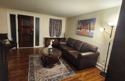 Lansdowne House | Charming 3-bedroom townhome with AC in Lansdowne