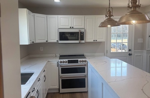 Edwardsville House | Charming 3-bedroom house on PRIVATE BEACH in lovely Heathsville